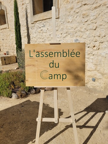 Panneau en bois et texte personnalisé en vinyle